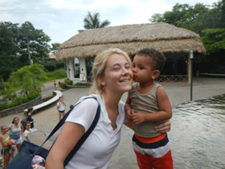 







Volunteer with toddler in Costa Rica