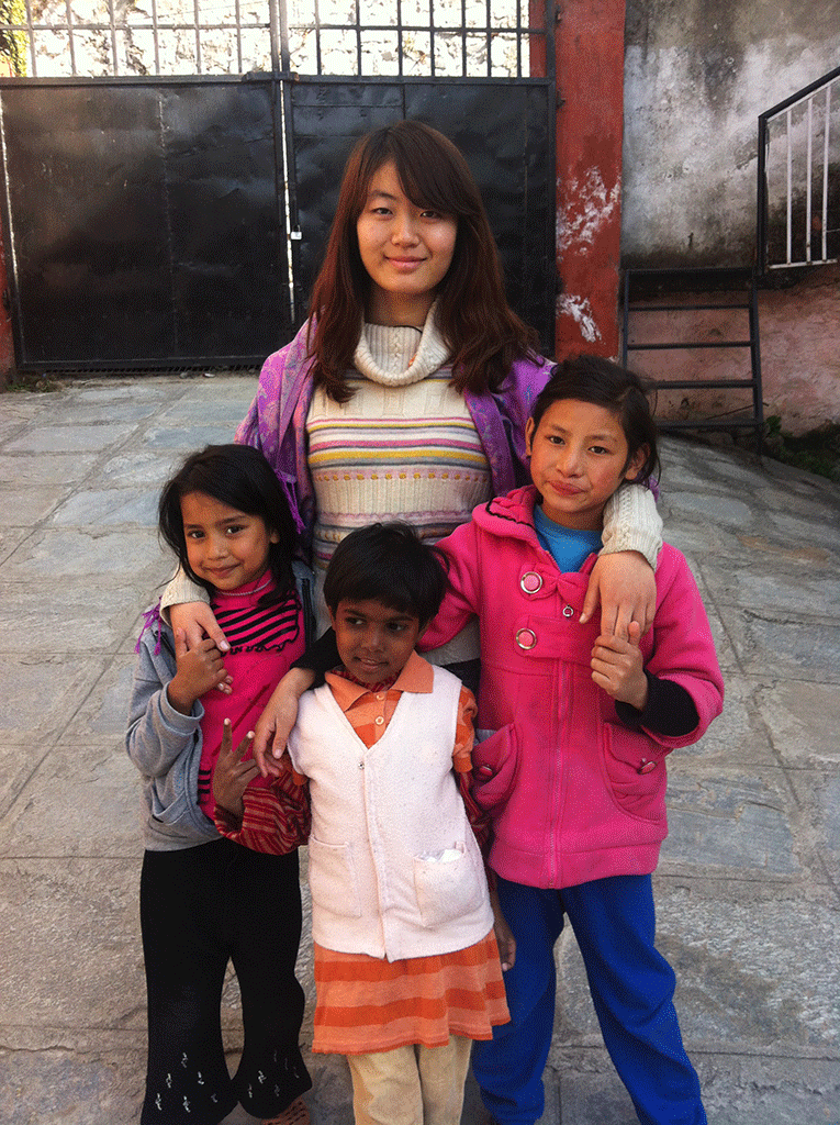 







Volunteer with children in Nepal