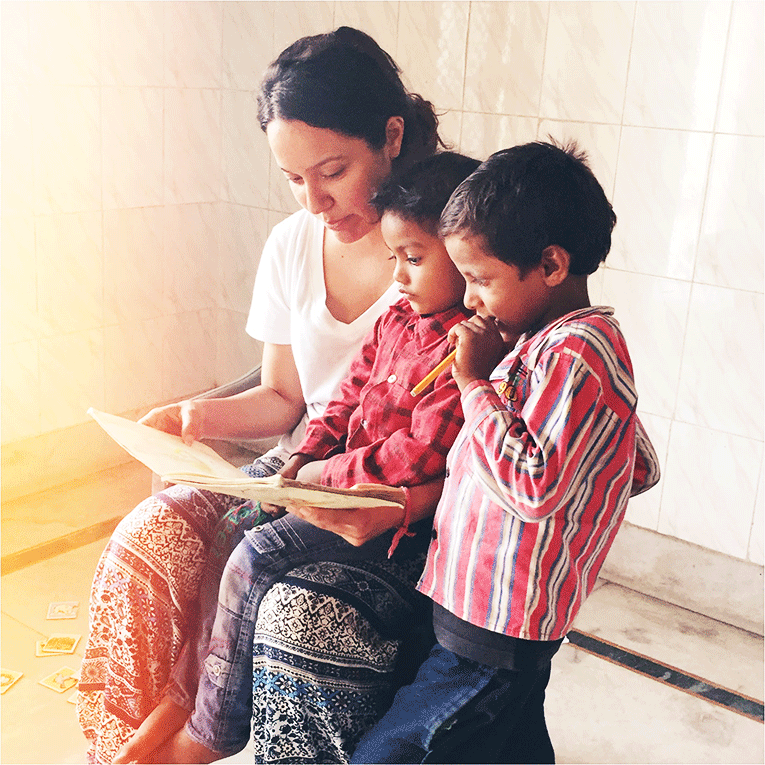 







Volunteer reading to children in India