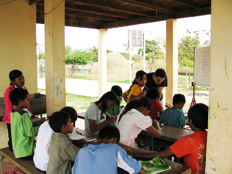 







Foreign teacher with students in Cambodia
