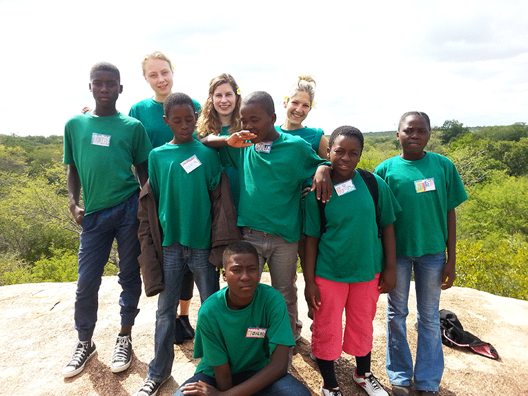 







South African children with international volunteers