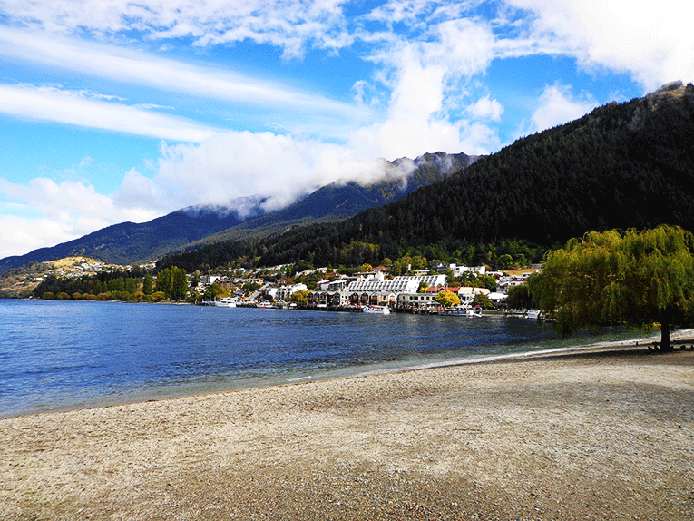 







Lakefront in Queenstown, New Zealand