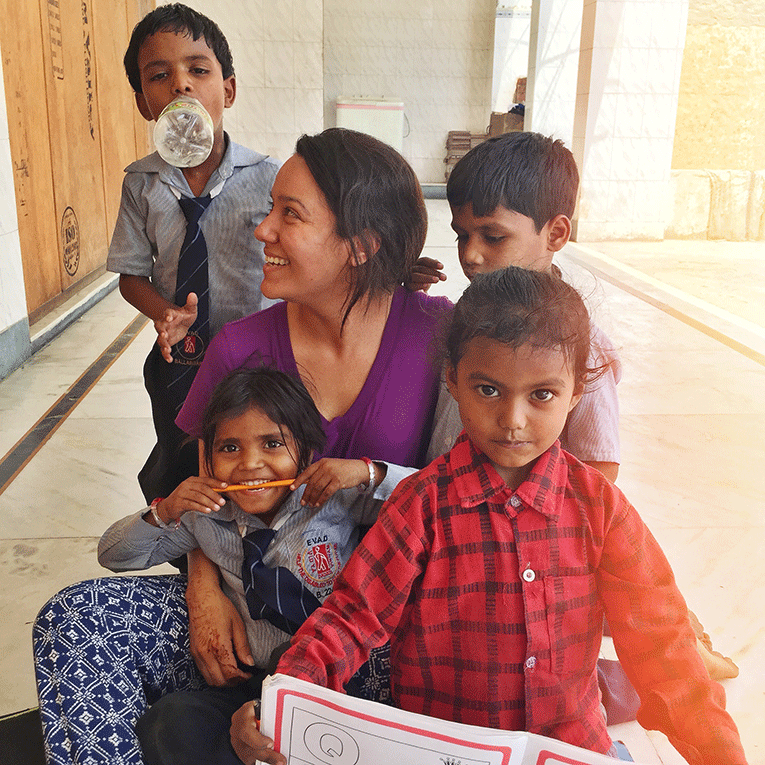 







Volunteering with kids in India
