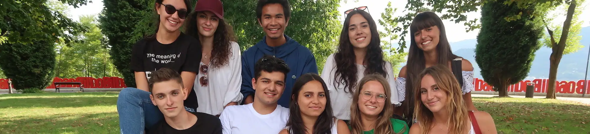 Instituto Hemingway participants doin a jump shot on a beach