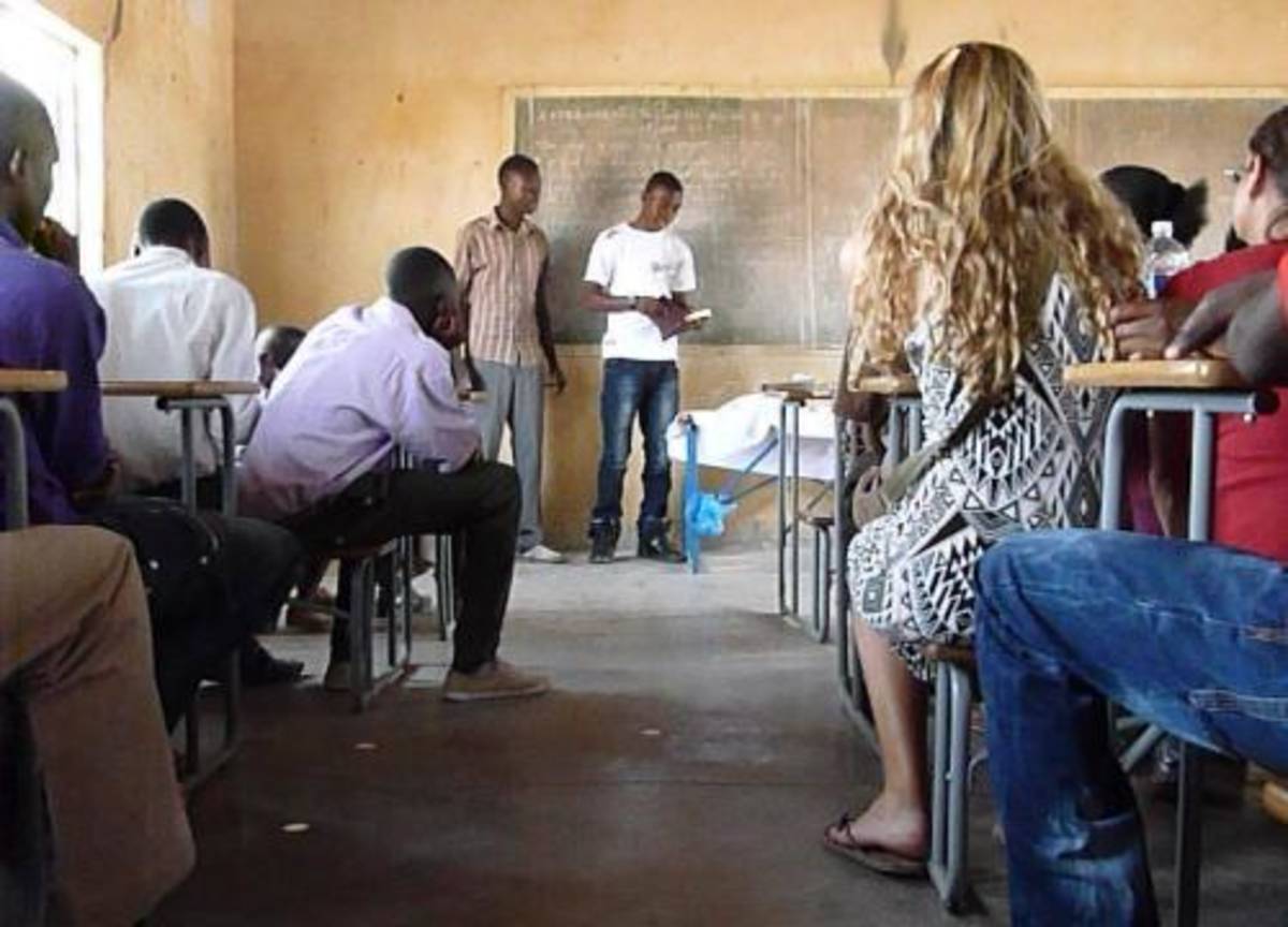 Teaching in Schools in Zambia with Love Volunteers!