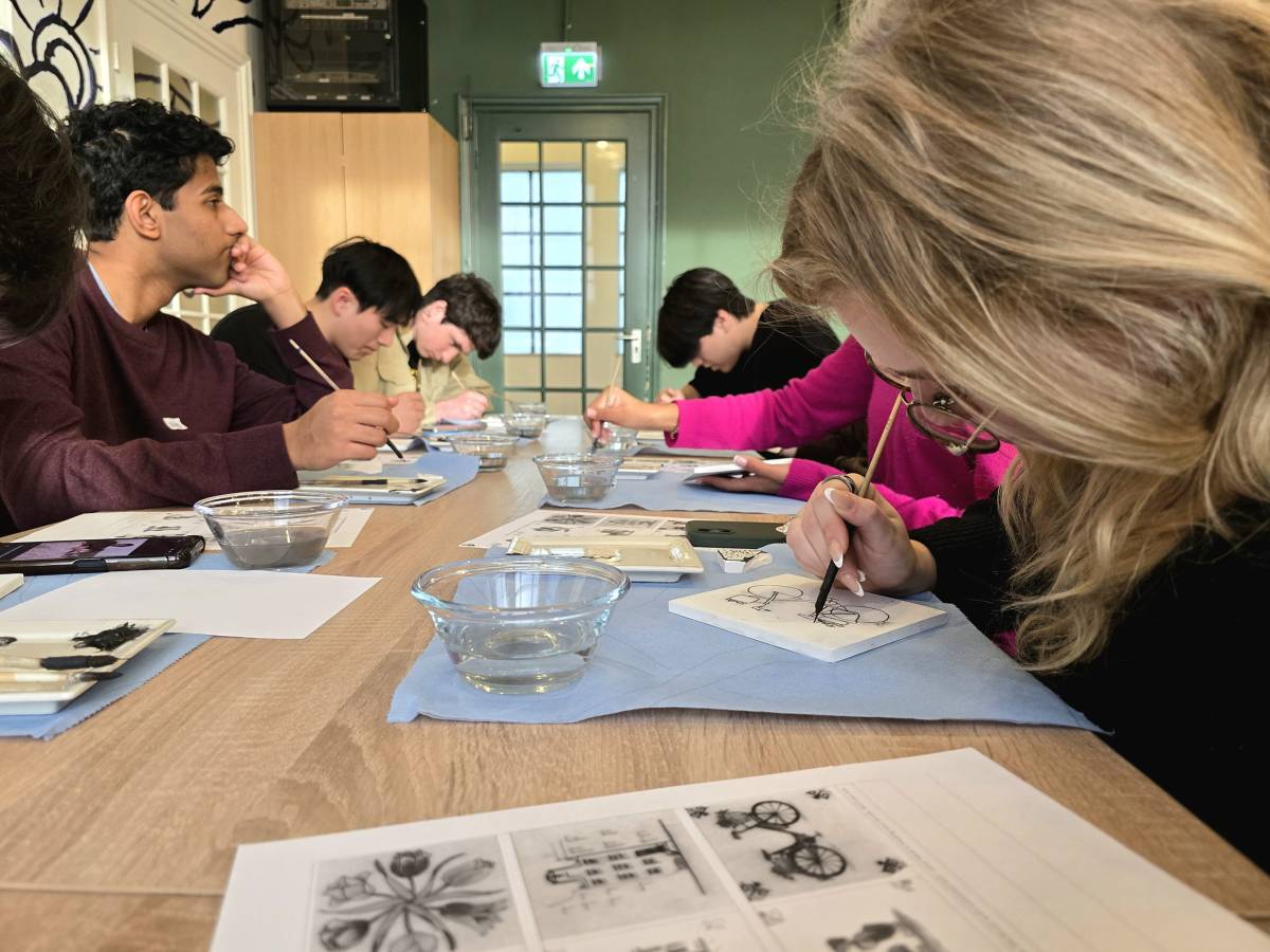 A few of our spring students painting a Delft Blue tile in Delft