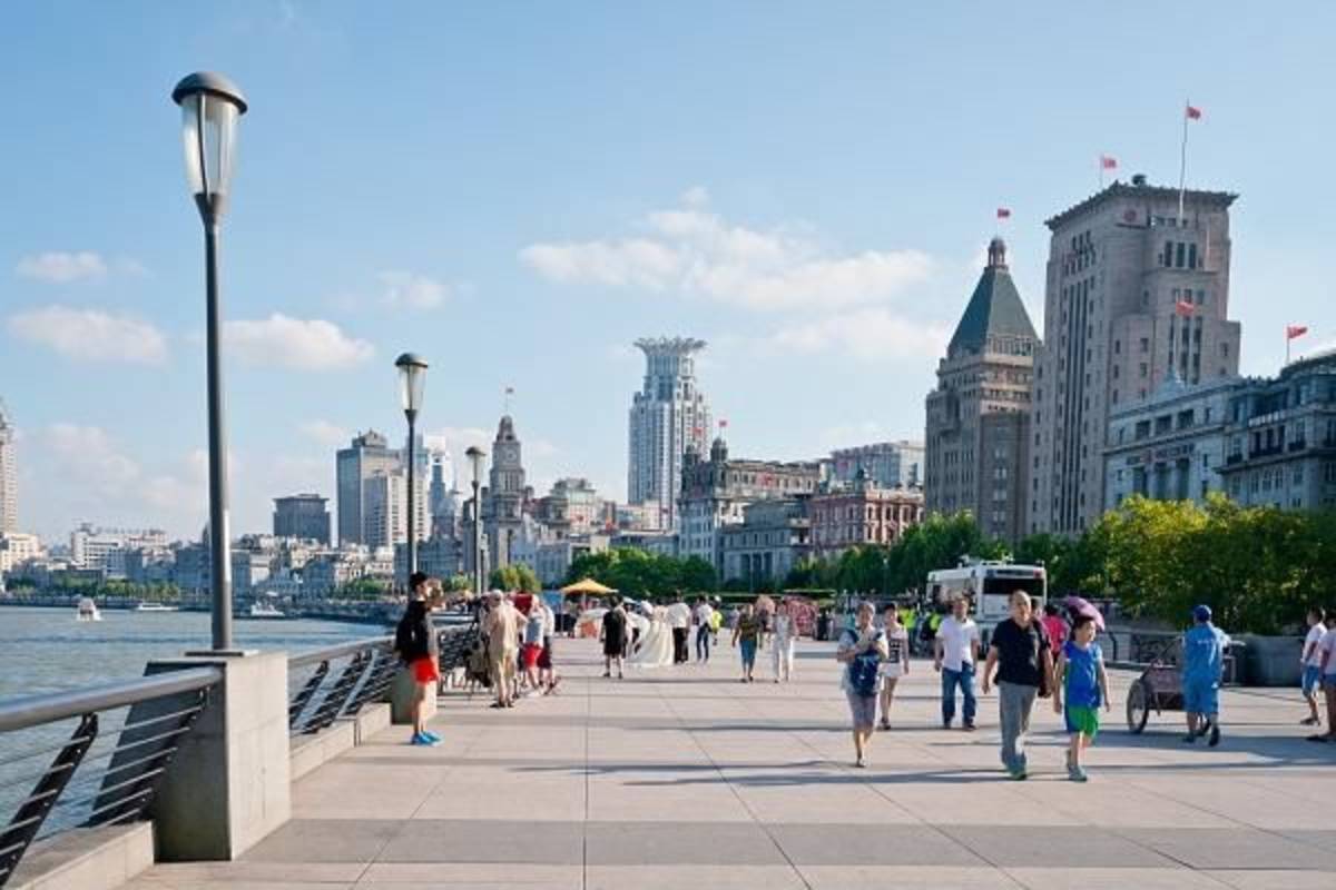 Work along the famous Bund of Shanghai - Absolute Internship Shanghai
