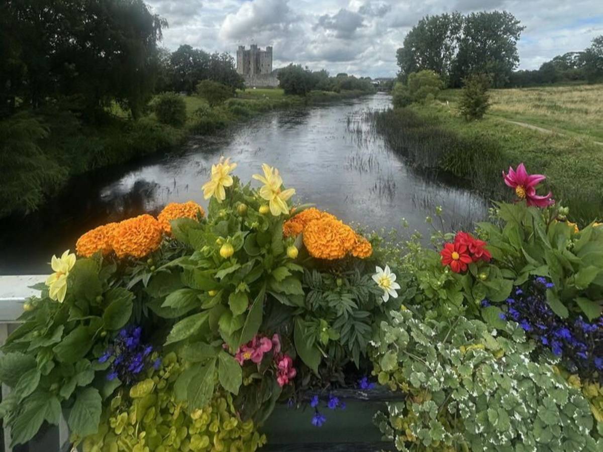 Beautiful scenery and castle in Ireland