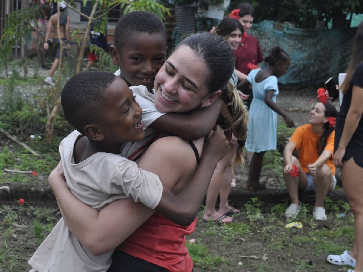 Cartagena + Bucaramanga Children and Community Volunteering