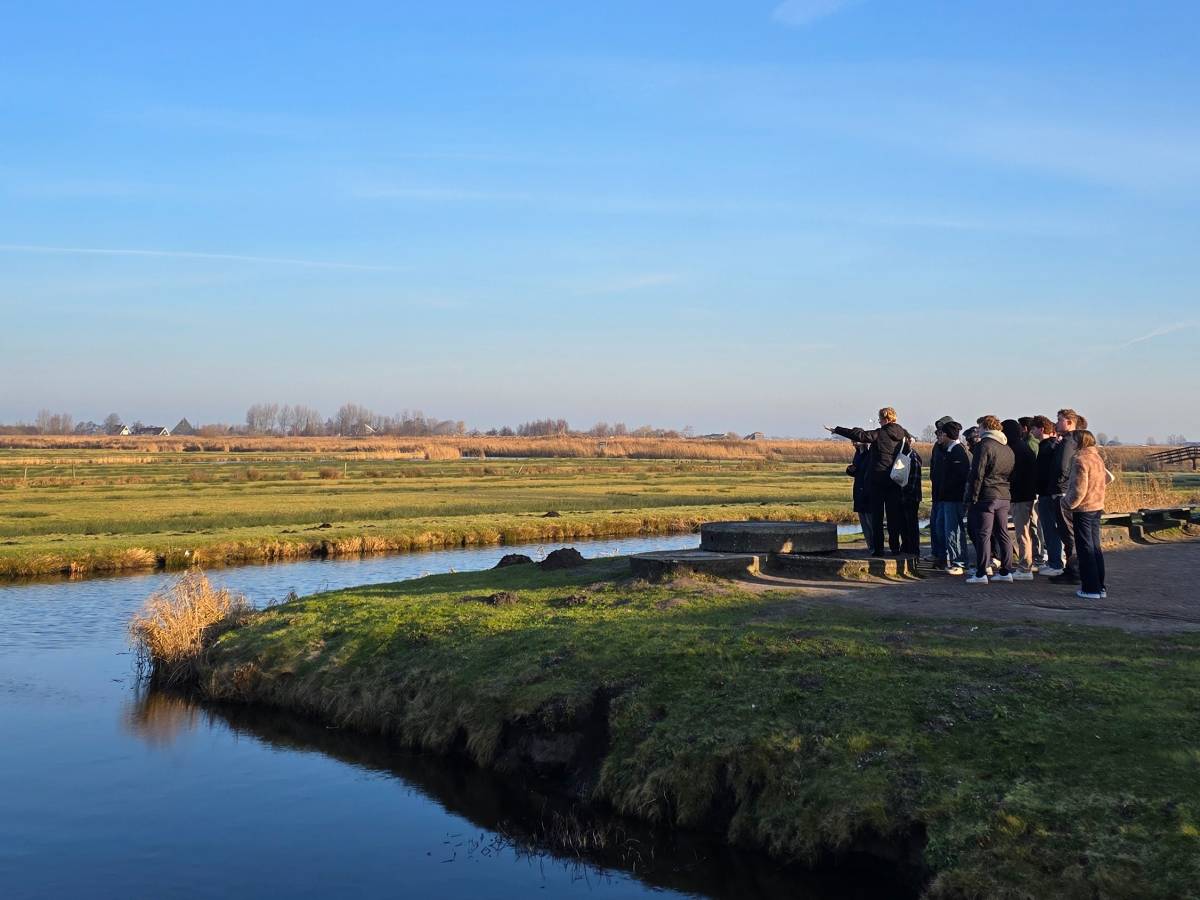 CES students at the Zaanse Schans during our Dutch Discovery Trip
