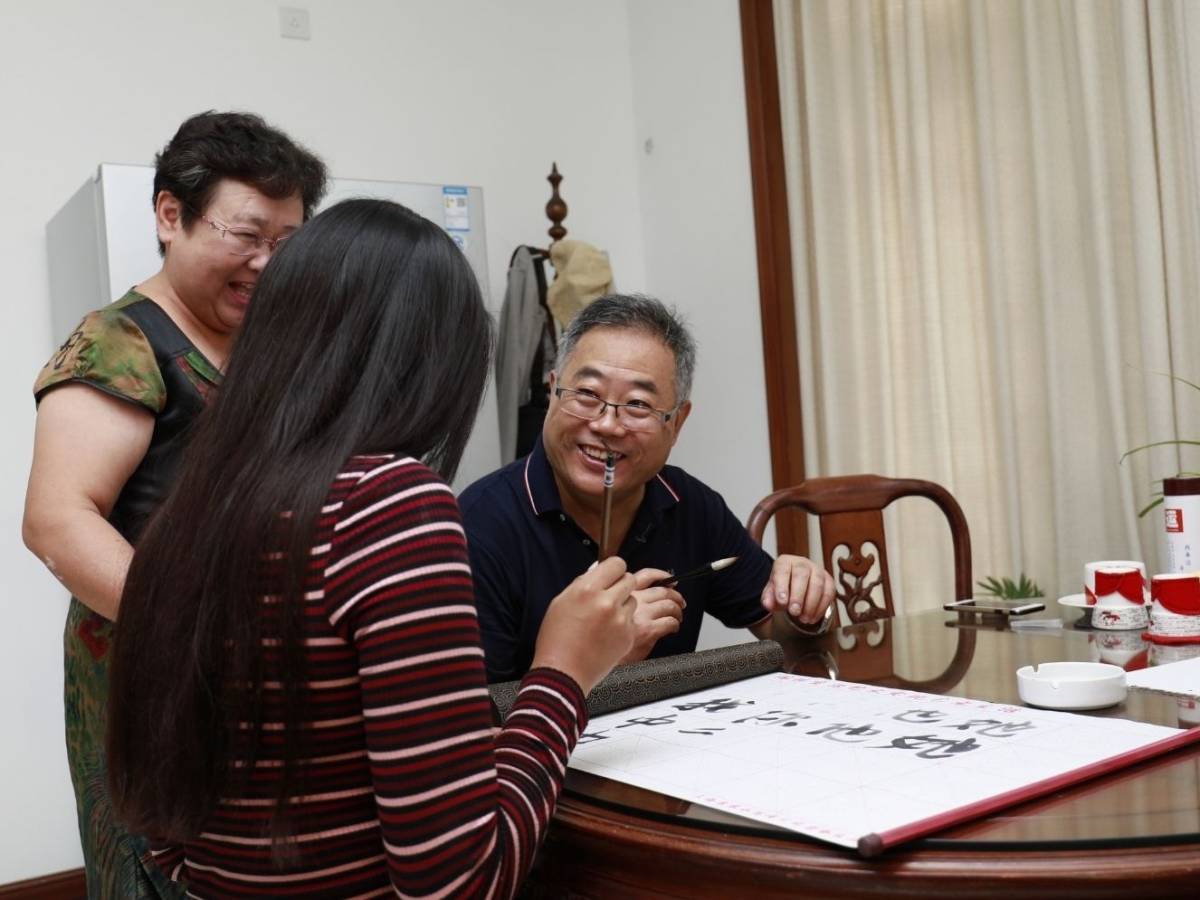 Chinese calligraphy lesson in Shanghai