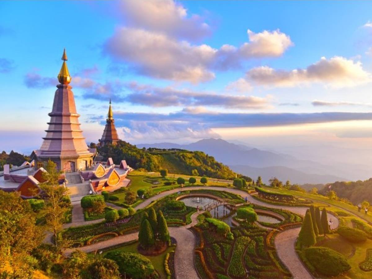 Discover Bangkok temples and vibrant Thai city life abroad