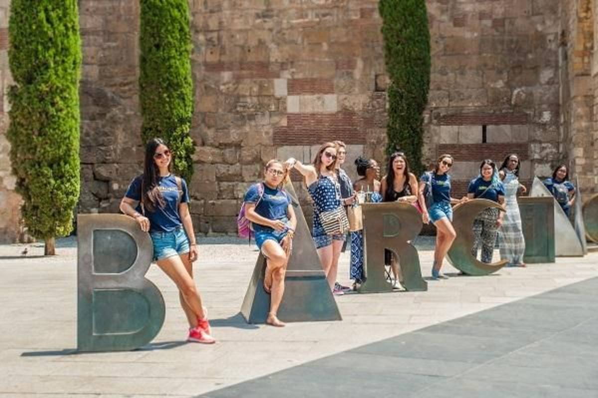 Combine travel and a unique internship experience - Absolute Internship Barcelona