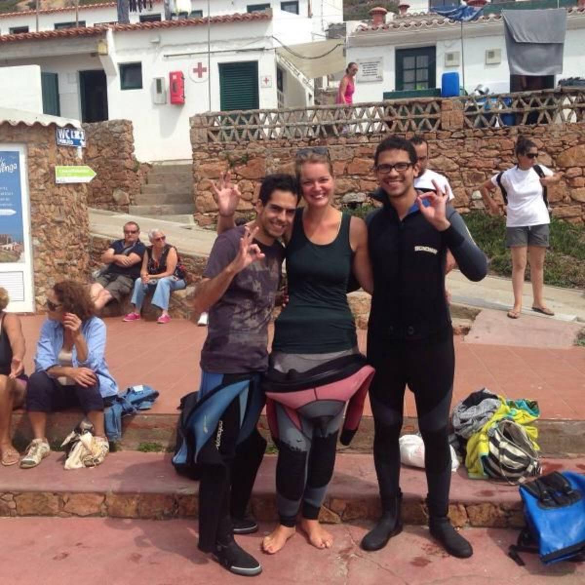 volunteers in diving gear
