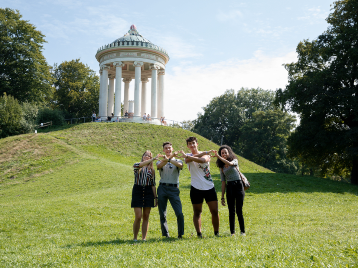 EF Language Abroad students pose in front of the Monopteros temple in Munich’s English Garden on a sunny day.