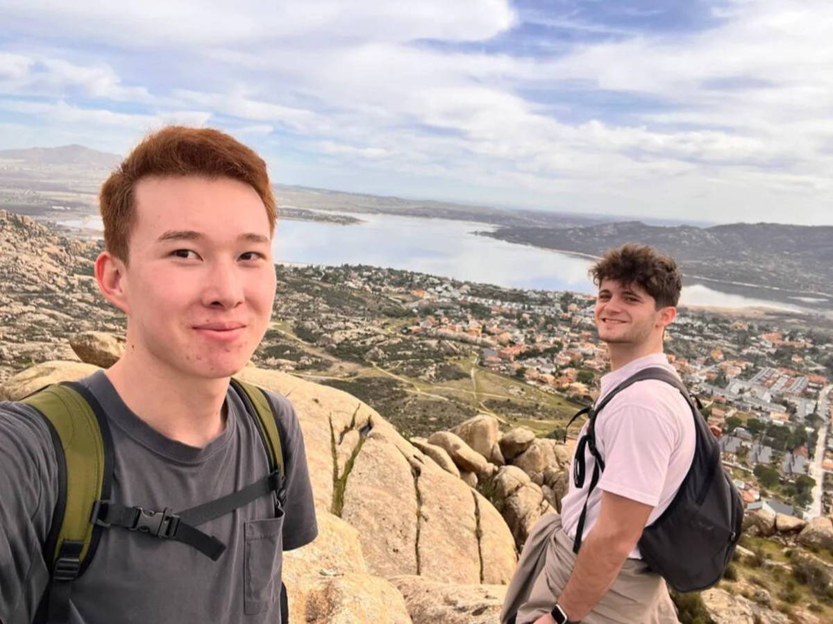 Friends hiking near Madrid