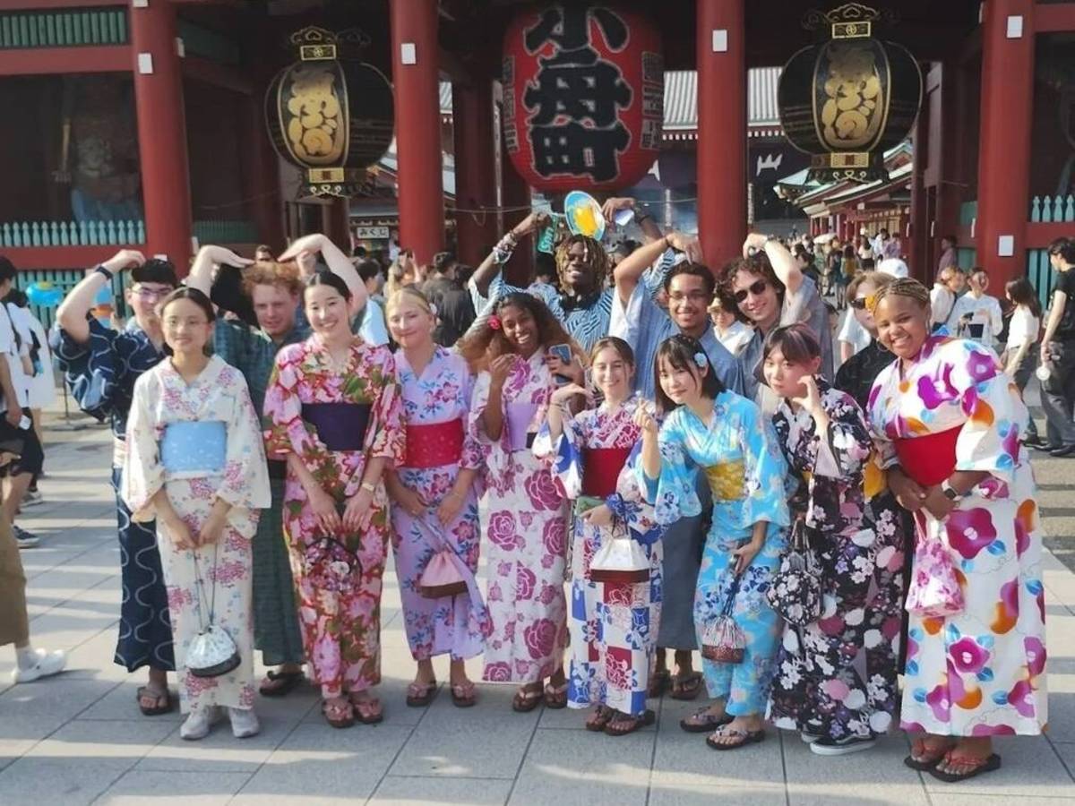 Friends in Kimonos
