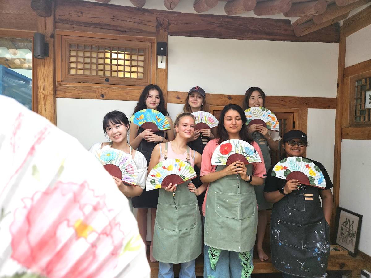 Group Fan painting class