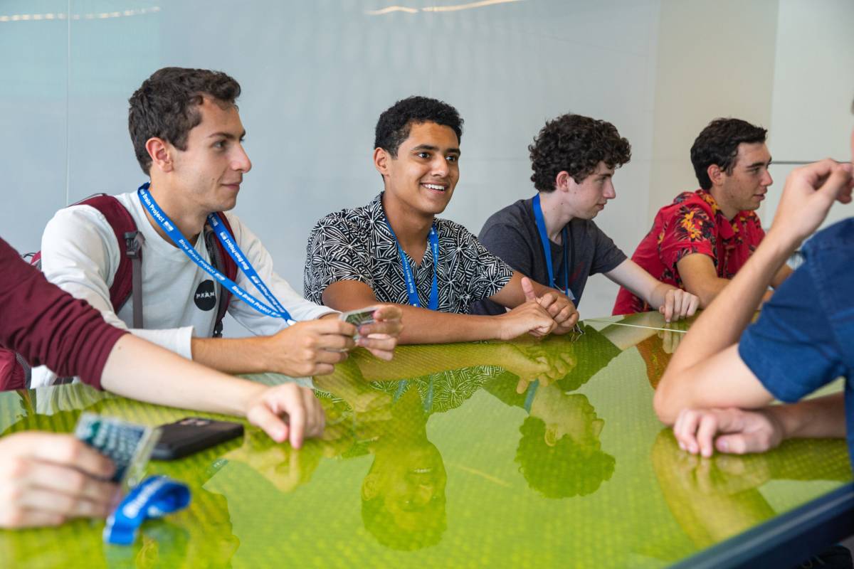 group-students-biotech-lab