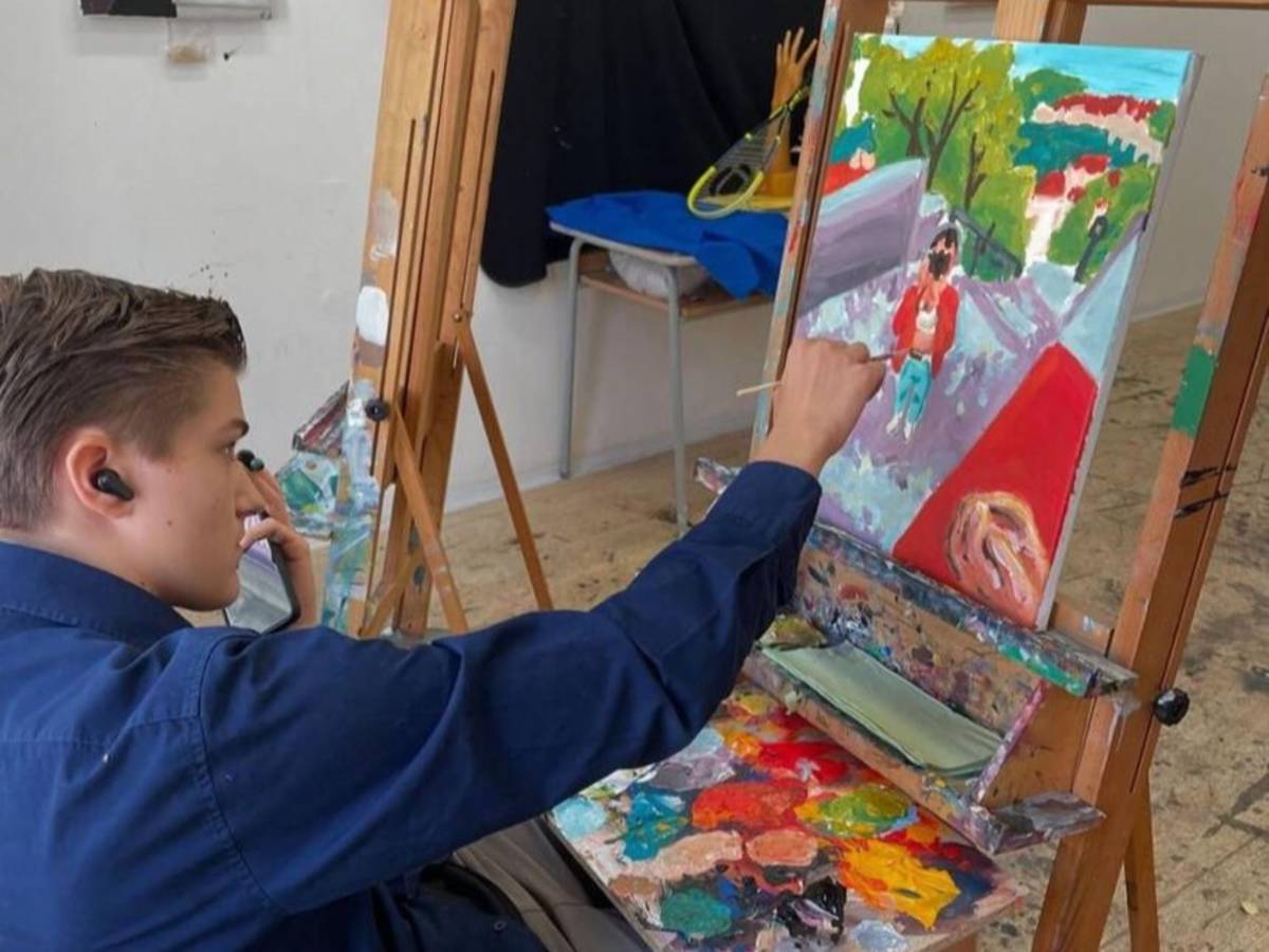 High school student on program painting in Prague