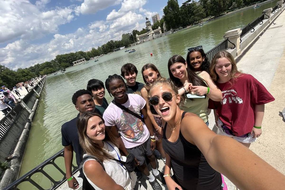 High schoolers enjoying their time studying abroad in Madrid