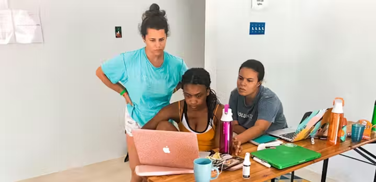 IVHQ Volunteers Helping with Small Business Development