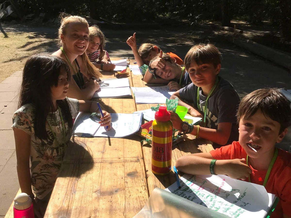 Learning English in the outdoors