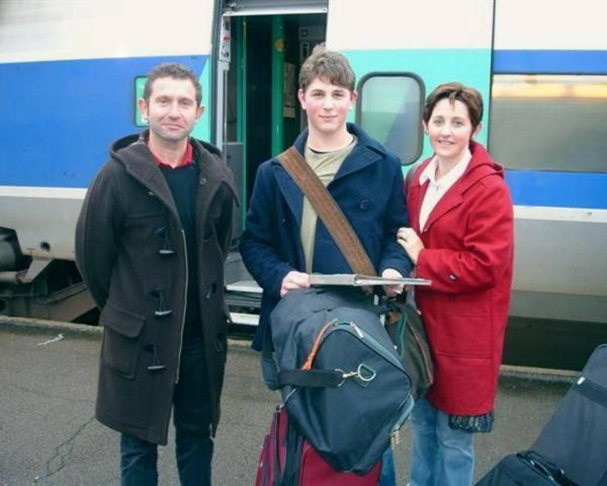 Live with a host family in Ireland
