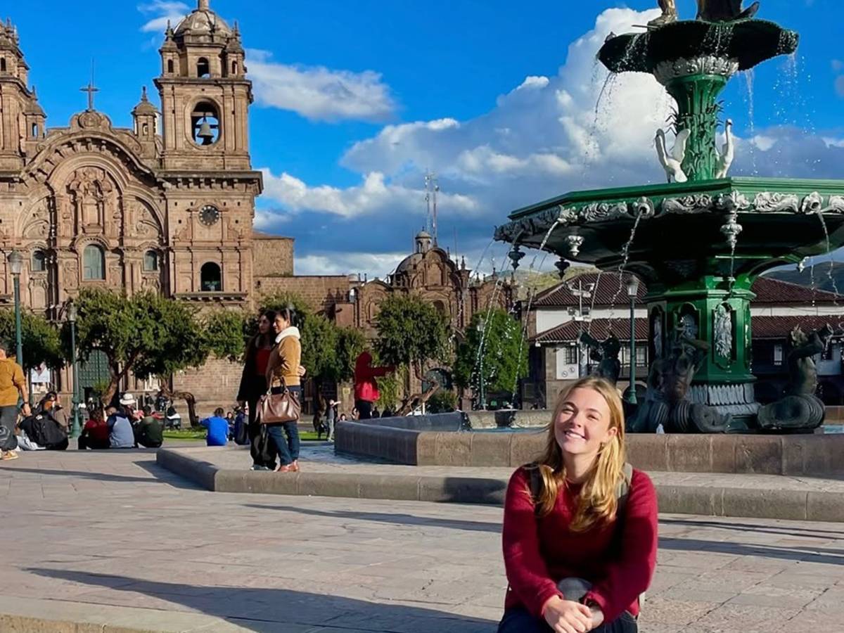 Maximo Nivel Gap Year program participants in Peru