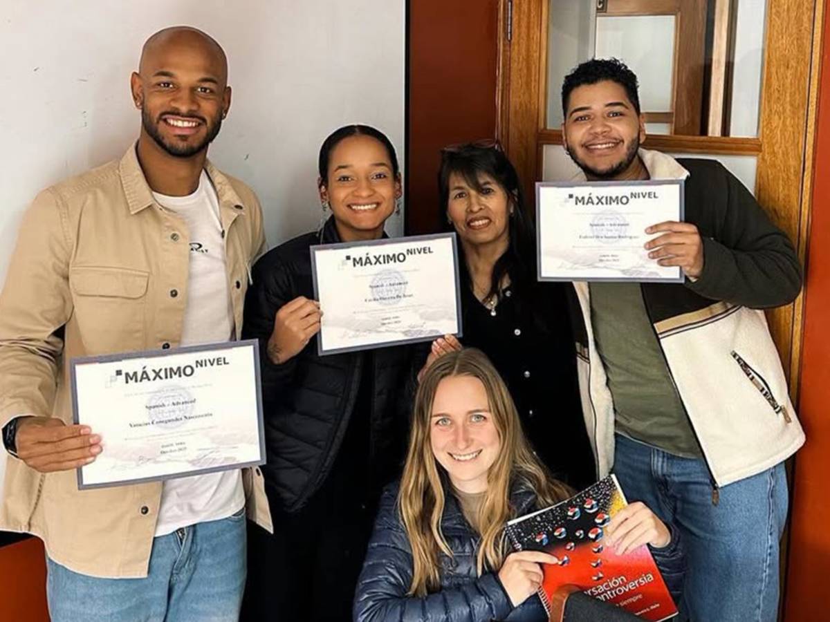 Maximo Nivel Spanish Immersion program participants