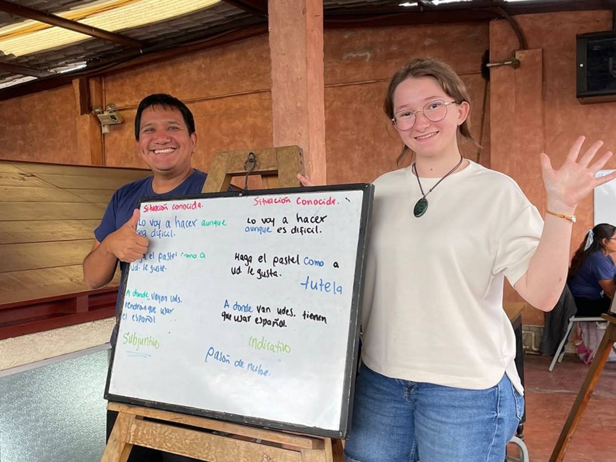 Maximo Nivel Spanish Immersion program participants