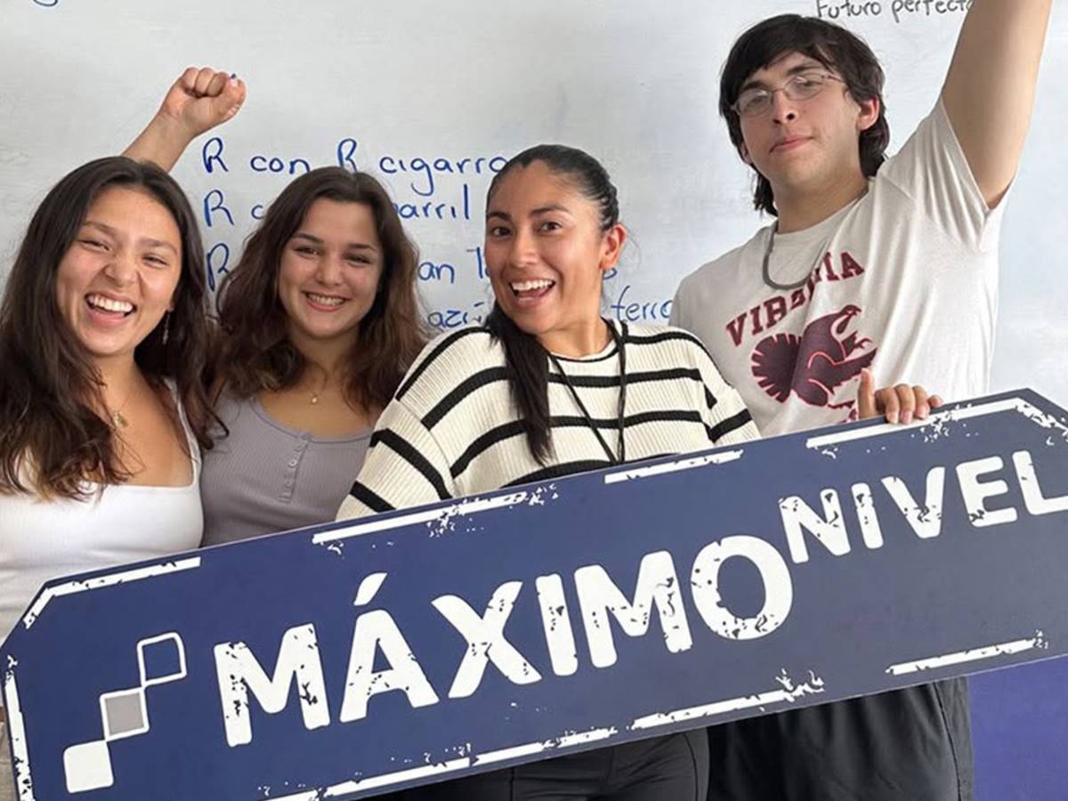 Maximo Nivel Spanish Immersion program participants