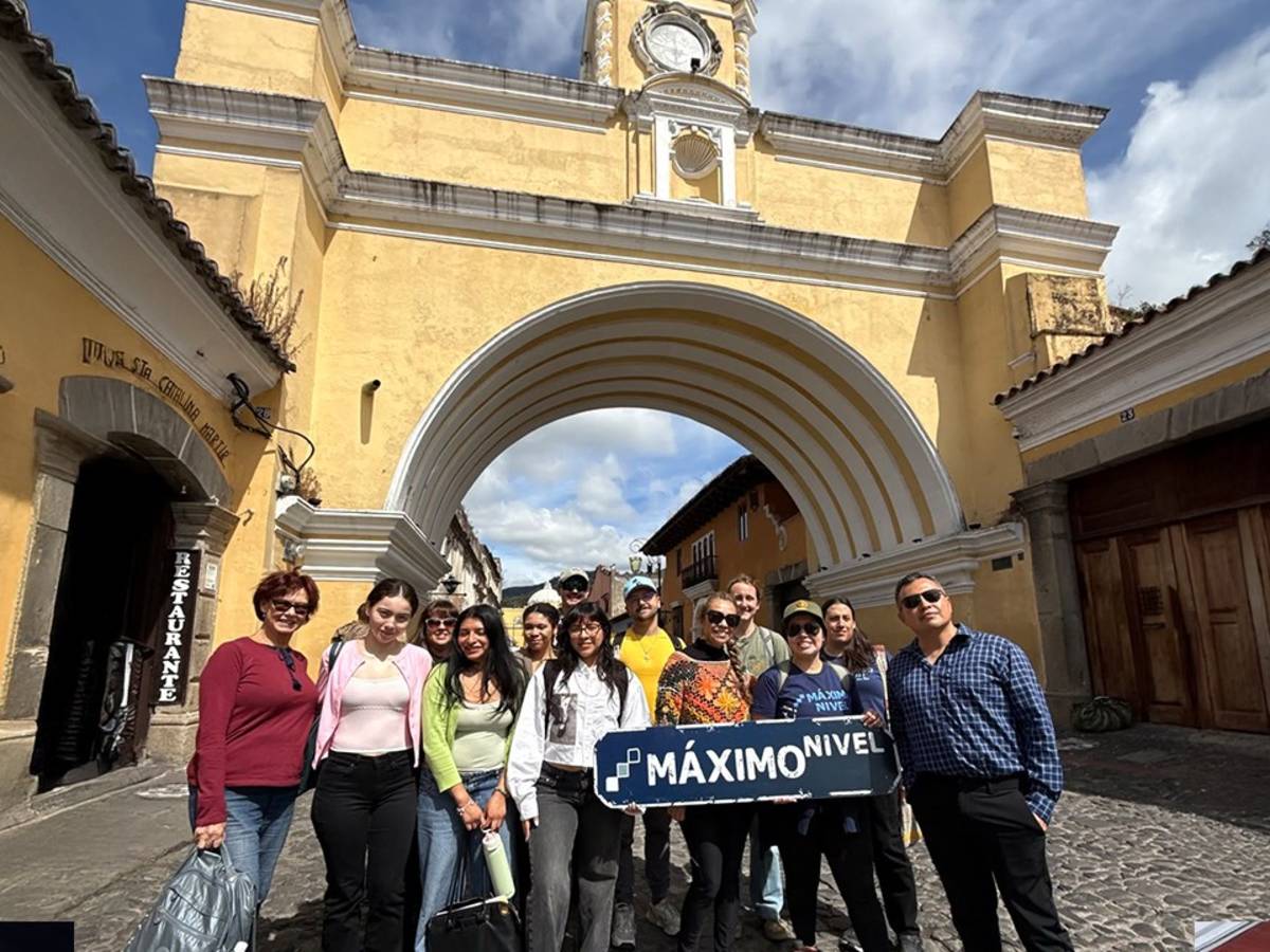 Maximo Nivel Spanish Immersion program participants