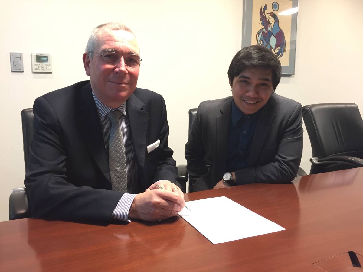 intern in Japan office with his boss