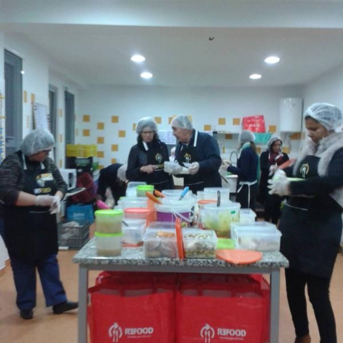 volunteer working in the refood kitchen