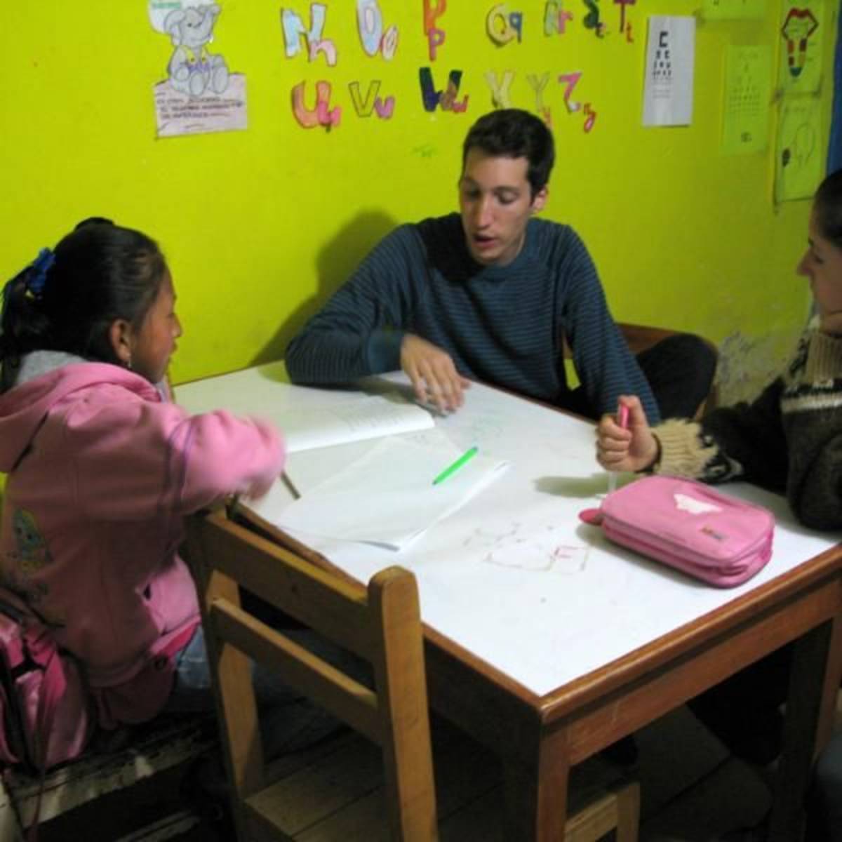 Internship student works at a school in Cusco