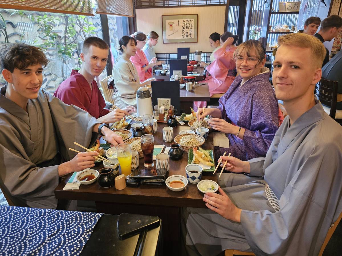 Soba eating
