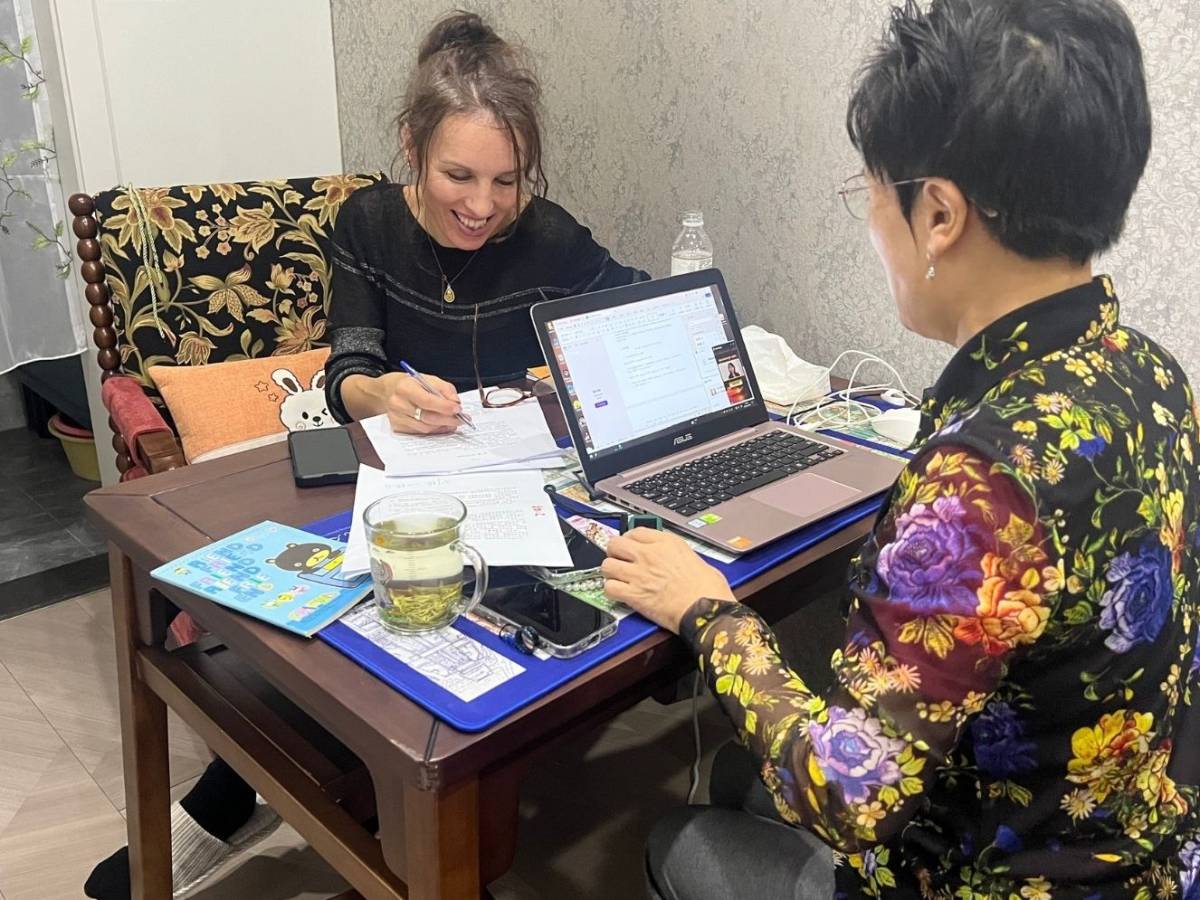 Student learning Chinese with her teacher in Chengdu