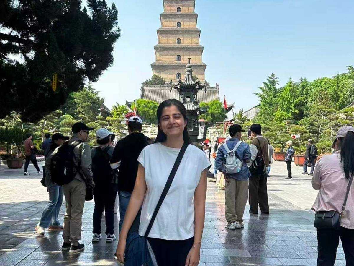 Student visiting a temple in Xi'an