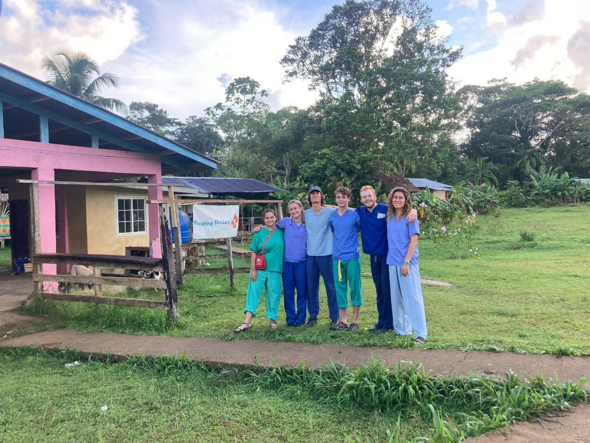 Students at health project in Bocas del Toro
