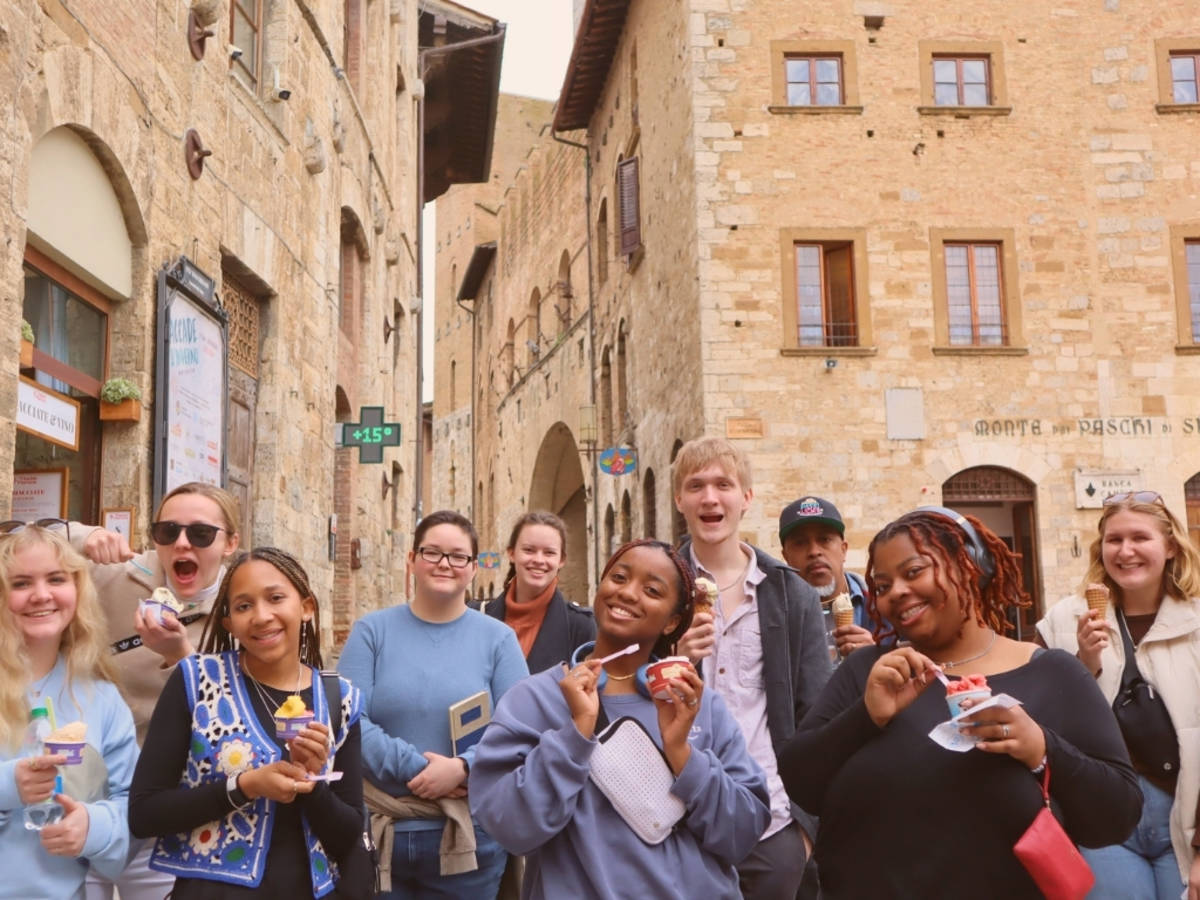 students eating gelato