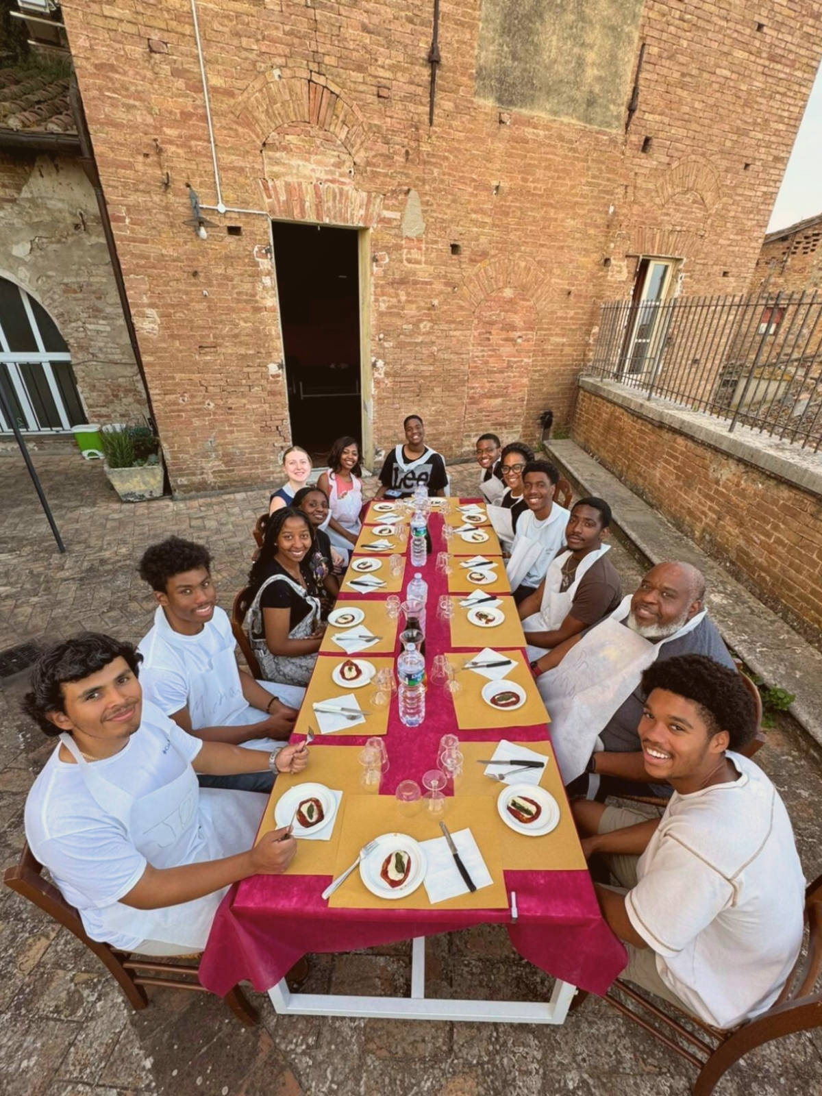 Students eating together