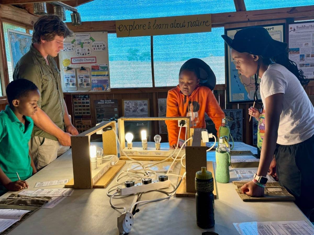 Students learning about electricity at Nadeet