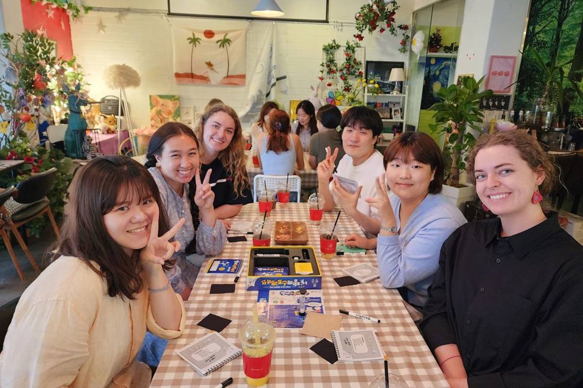 Students playing board games while on program in Seoul