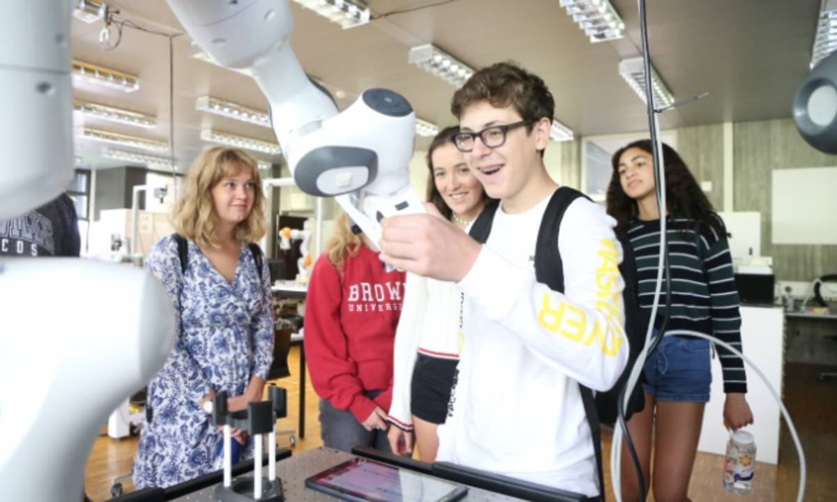 students robotic lab