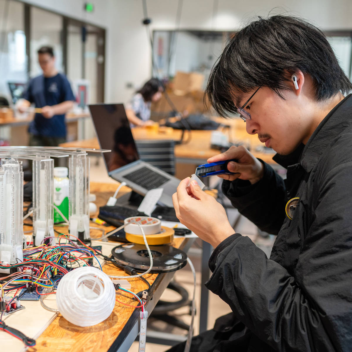 Students work in a lab.