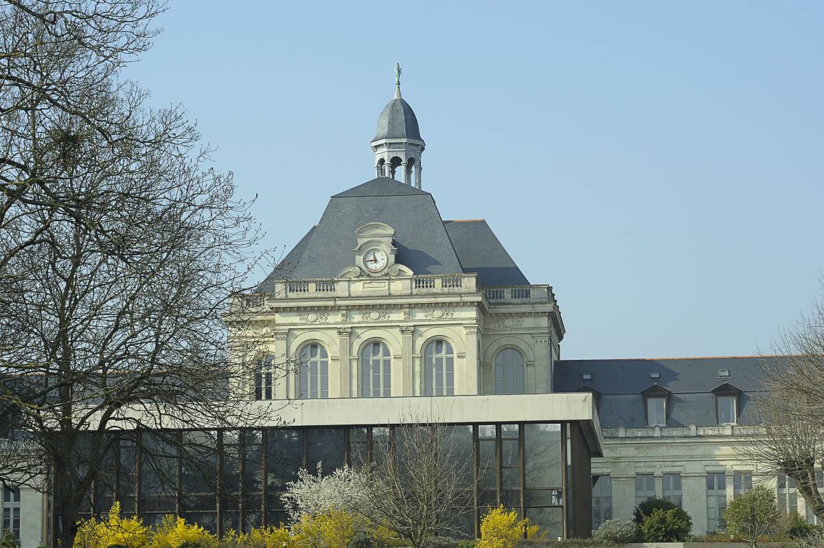 Study French Abroad (Universit Catholique de lOuest)