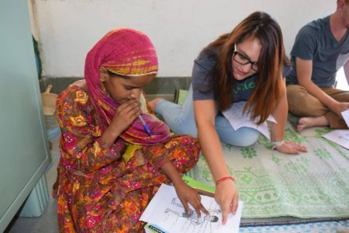 Volunteer tutoring a girl