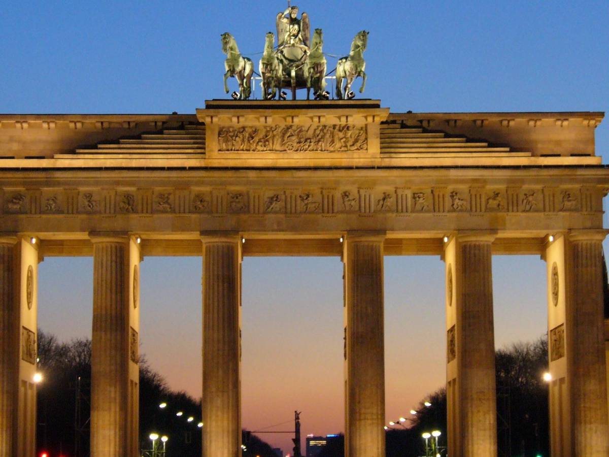 The Brandenburg gate at dusk.