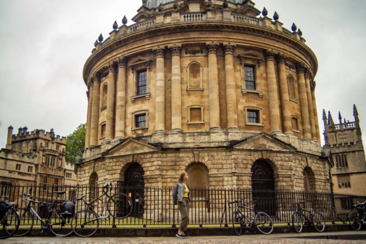 the iconic sheldonian theater in Oxford